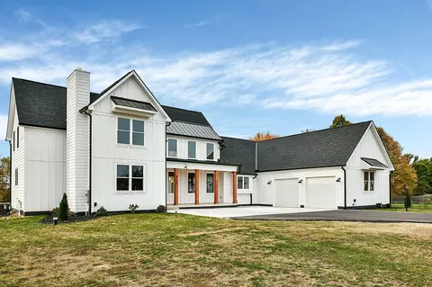 8189 Long Rd, Canal Winchester, OH 43110