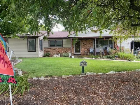 2326 Pawnee Dr, London, OH 43140