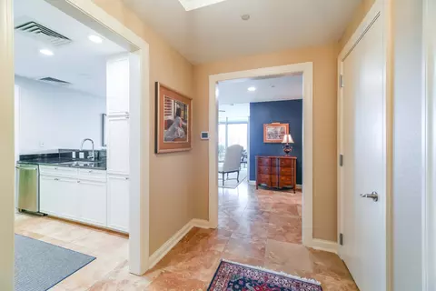 1 Miranova Pl #1720, Columbus, OH 43215