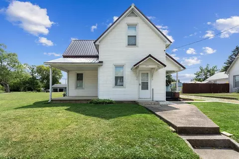 161 W Columbus St, Mount Sterling, OH 43143