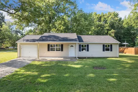 245 E Osborne St, Bethel, OH 45106