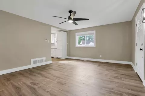 792 Exeter Rd, Whitehall, OH 43213 photo 3