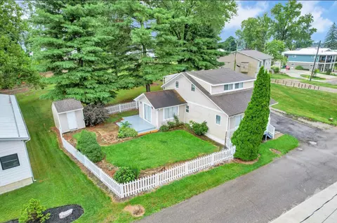 100 Lakeview Dr, Buckeye Lake, OH 43008