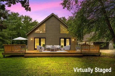 56 Fairoaks Ln, Buckeye Lake, OH 43008