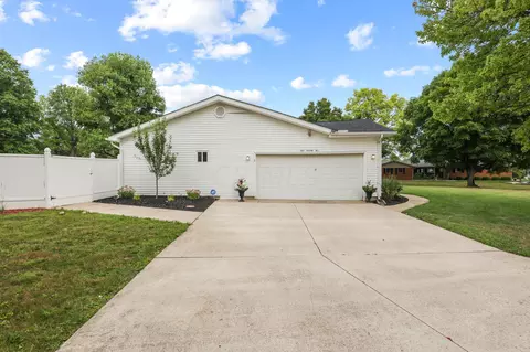 975 Circle Dr, Circleville, OH 43113 photo 5