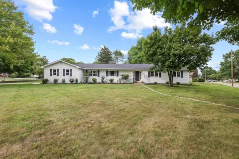 975 Circle Dr, Circleville, OH 43113