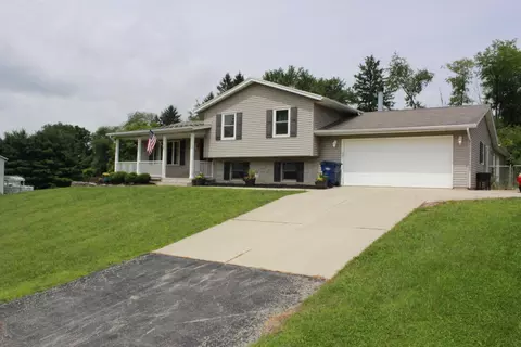 746 Spring Falls Ave, Springfield, OH 45502