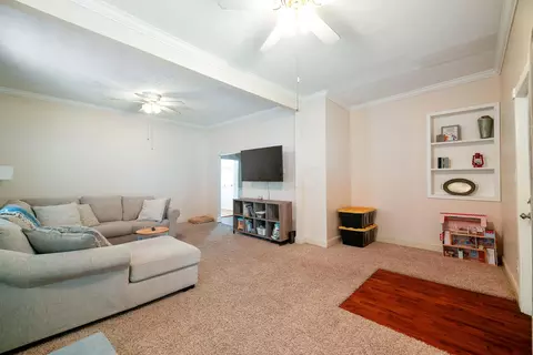 176 E William St, Delaware, OH 43015 photo 6