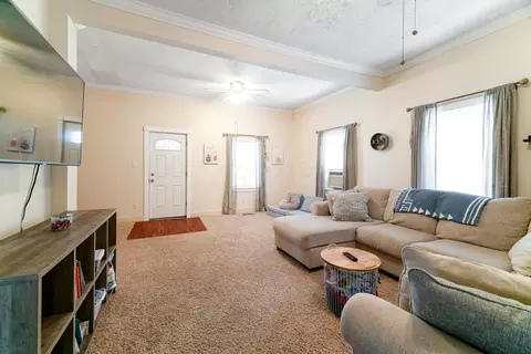 176 E William St, Delaware, OH 43015 photo 8