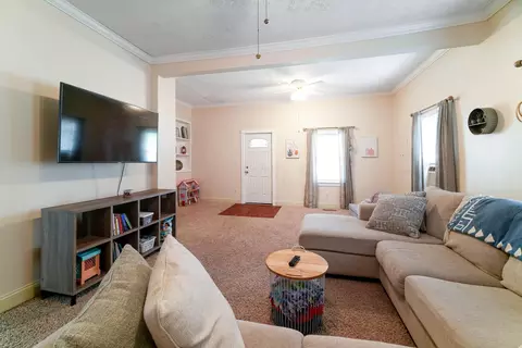 176 E William St, Delaware, OH 43015 photo 9