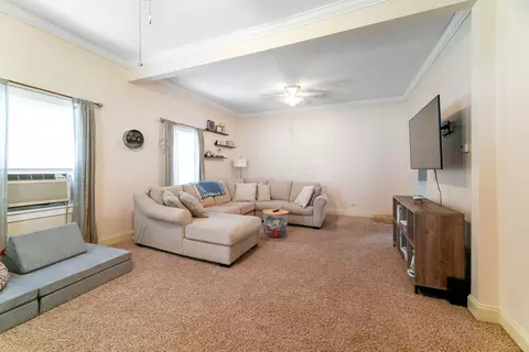 176 E William St, Delaware, OH 43015 photo 5