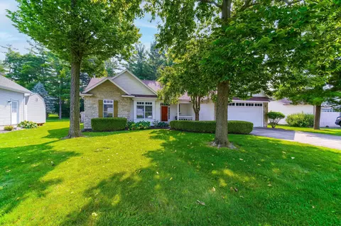 125 Red Pines Dr, Bellefontaine, OH 43311