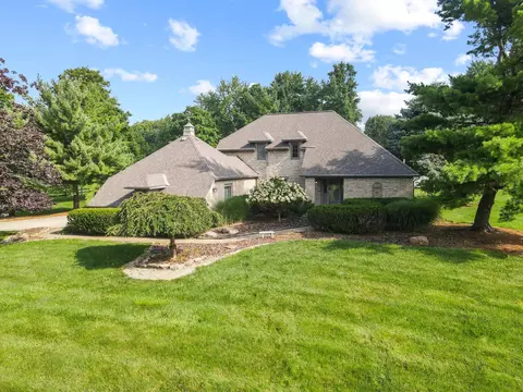 5275 Spruce Ln, Westerville, OH 43082