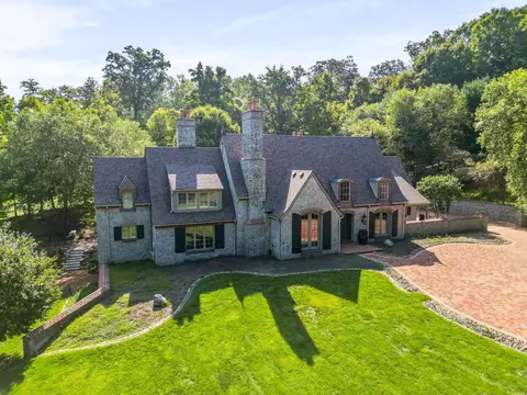 497 Rainbow Dr NW, Lancaster, OH 43130