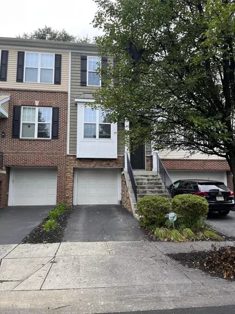 2787 Acarie Dr, Columbus, OH 43219