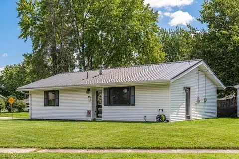 5076 Bayside Dr, Dayton, OH 45431