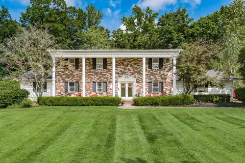 8972 Charington Ct, Pickerington, OH 43147