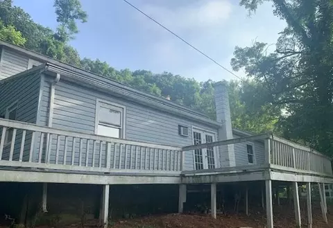 24 Spring St, Glouster, OH 45732