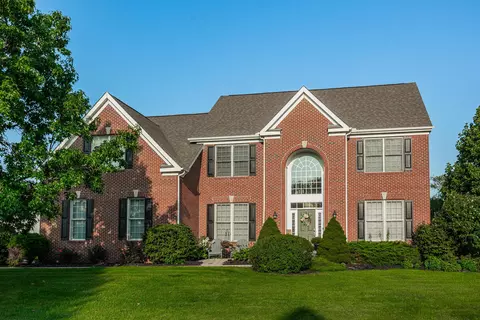 5831 Rocky Shore Dr, Lewis Center, OH 43035