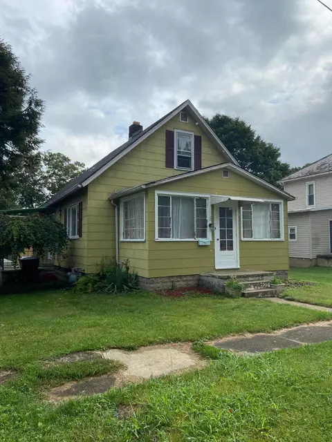 8 Elizabeth St, Mount Vernon, OH 43050