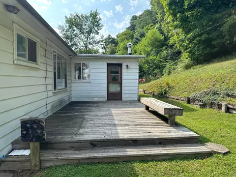 1222 4th St, Logan, OH 43138 photo 3