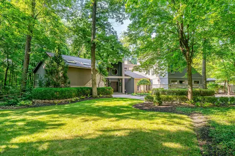 1037 Ravine Ridge Dr, Worthington, OH 43085