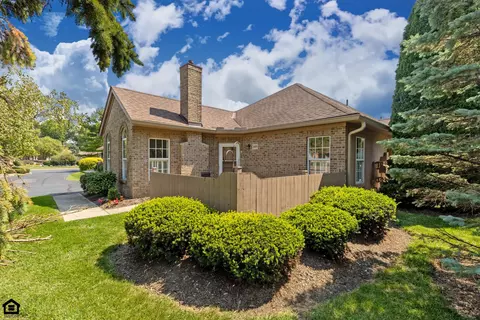 2499 Timbers Edge Ln, Columbus, OH 43235
