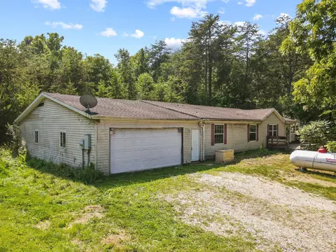 18285 Goat Run Honey Fork Rd, Logan, OH 43138