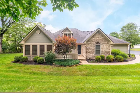 1492 Pine View Dr, Lancaster, OH 43130