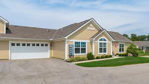 610 Newport Ln, Hebron, OH 43025
