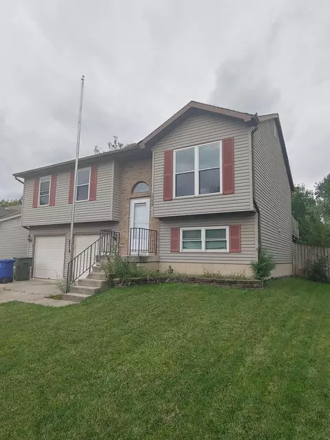 1098 Viewpointe Dr, Columbus, OH 43207
