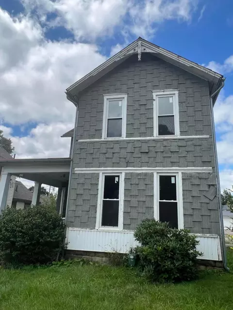 153 N Cedar St, Newark, OH 43055