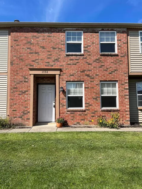 1738 Queensbridge Dr #E, Columbus, OH 43235