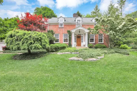 25 Warner Ln, Worthington, OH 43085