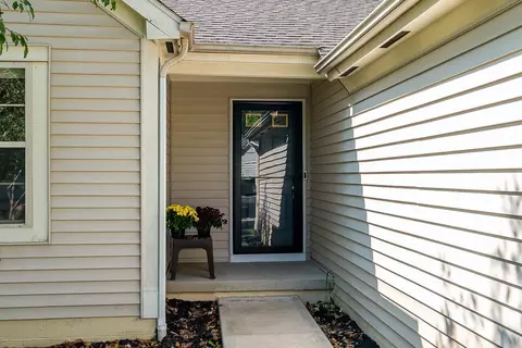 77 Beech Ct, Delaware, OH 43015 photo 2
