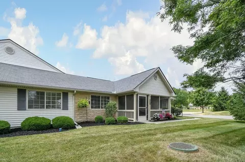 695 Fox Run Cir S, Newark, OH 43055