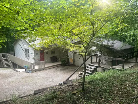 447 Kusa Ln, Sugar Grove, OH 43155