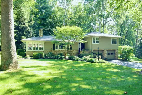 1032 Sycamore Dr, Lancaster, OH 43130