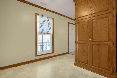 3857 Farm Brook Ln, Columbus, OH 43204 photo 8
