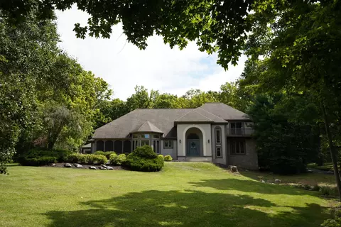 7055 Riverside Dr, Powell, OH 43065