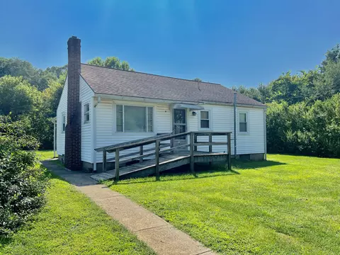 132 Adams St, Corning, OH 43730