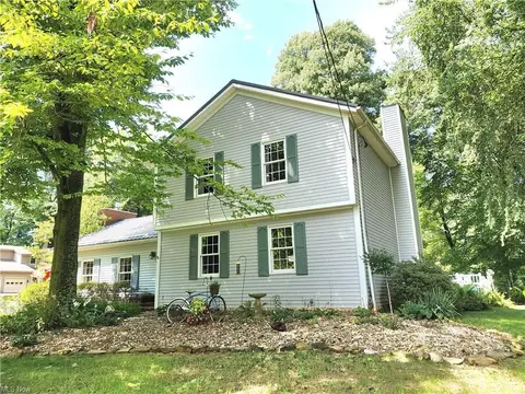5100 Tiffany Dr, Zanesville, OH 43701