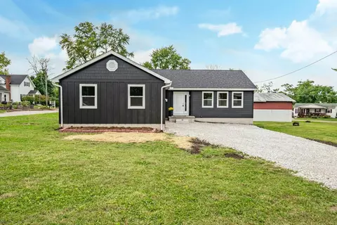 118 4th St, Hebron, OH 43025