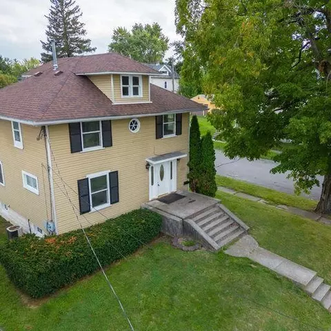 223 E Washington Ave, Marion, OH 43302 photo 3