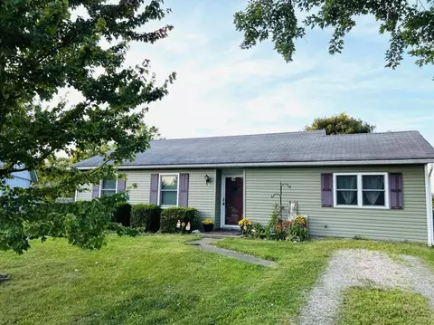 320 Shawnee Trl, Frankfort, OH 45628