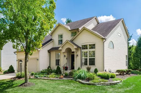 949 Karlslyle Dr, Columbus, OH 43228