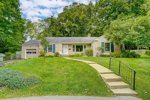 6 Sheppard Pl, Granville, OH 43023