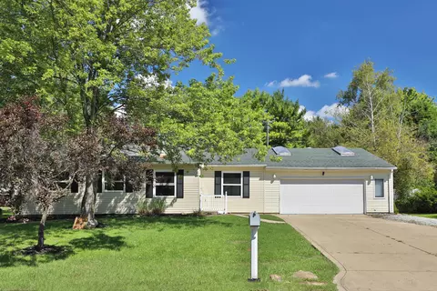 4485 Cardan Ln, Centerburg, OH 43011