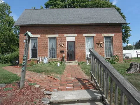 338 E Mill St, Circleville, OH 43113 photo 1