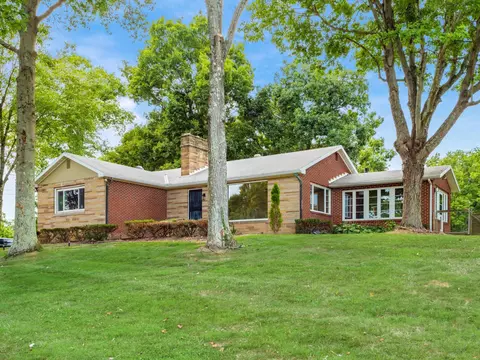 850 Wildwood Cir, Zanesville, OH 43701